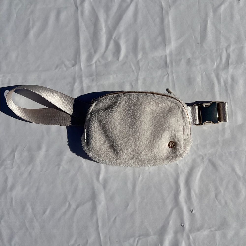 Lululemon Everywhere Belt Bag 1L Fleece